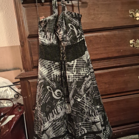 Dresses & Skirts - Chic Strapless Black and White Musical Print Dress